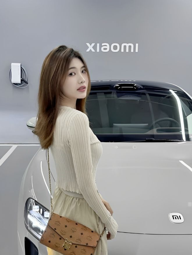 质量都这么高的吗？仙女也就长这样吧冰球突破豪华版小米SU7的美女车主(图4)