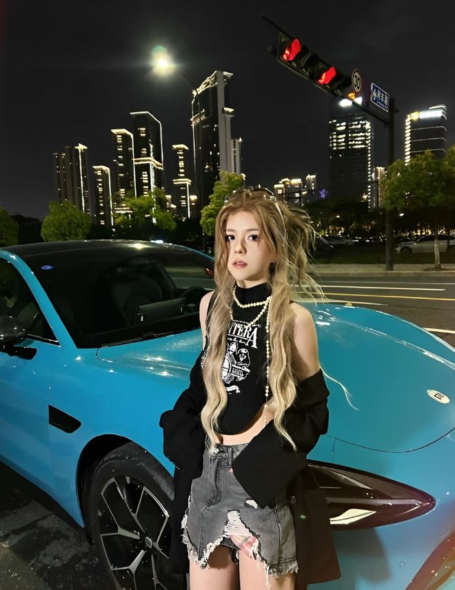 质量都这么高的吗？仙女也就长这样吧冰球突破豪华版小米SU7的美女车主(图7)