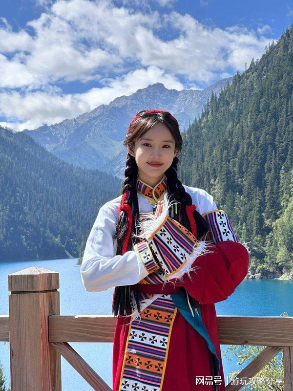 要多少钱 成都6日游累计万人点赞攻略篇冰球突破豪华版手机版两个人去成都玩三天(图1)