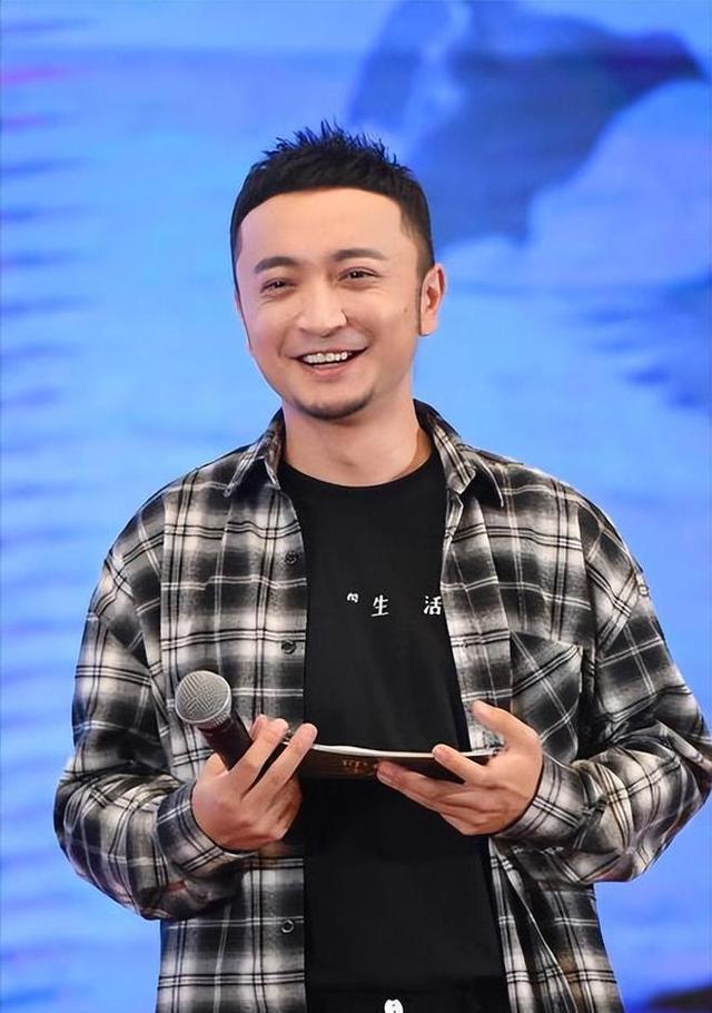 译官父亲难怪42岁尼格买提离婚无儿女冰球突破平台母亲是演员二婚重组嫁翻(图5)