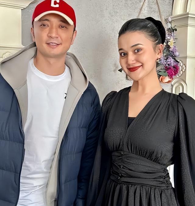 译官父亲难怪42岁尼格买提离婚无儿女冰球突破平台母亲是演员二婚重组嫁翻(图4)