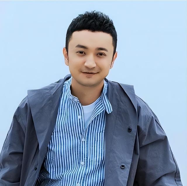 译官父亲难怪42岁尼格买提离婚无儿女冰球突破平台母亲是演员二婚重组嫁翻(图7)