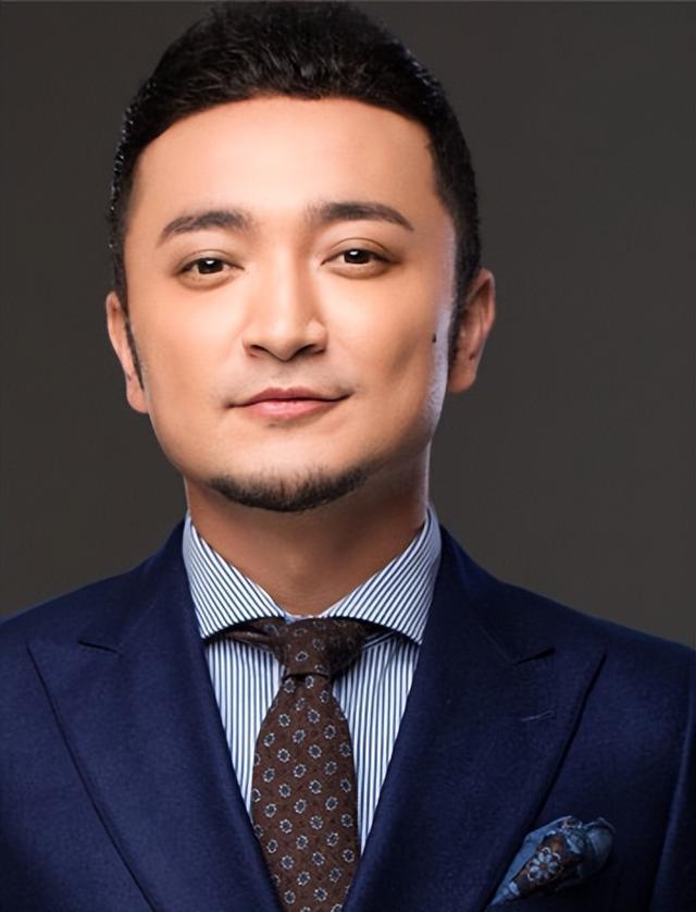 译官父亲难怪42岁尼格买提离婚无儿女冰球突破平台母亲是演员二婚重组嫁翻(图10)