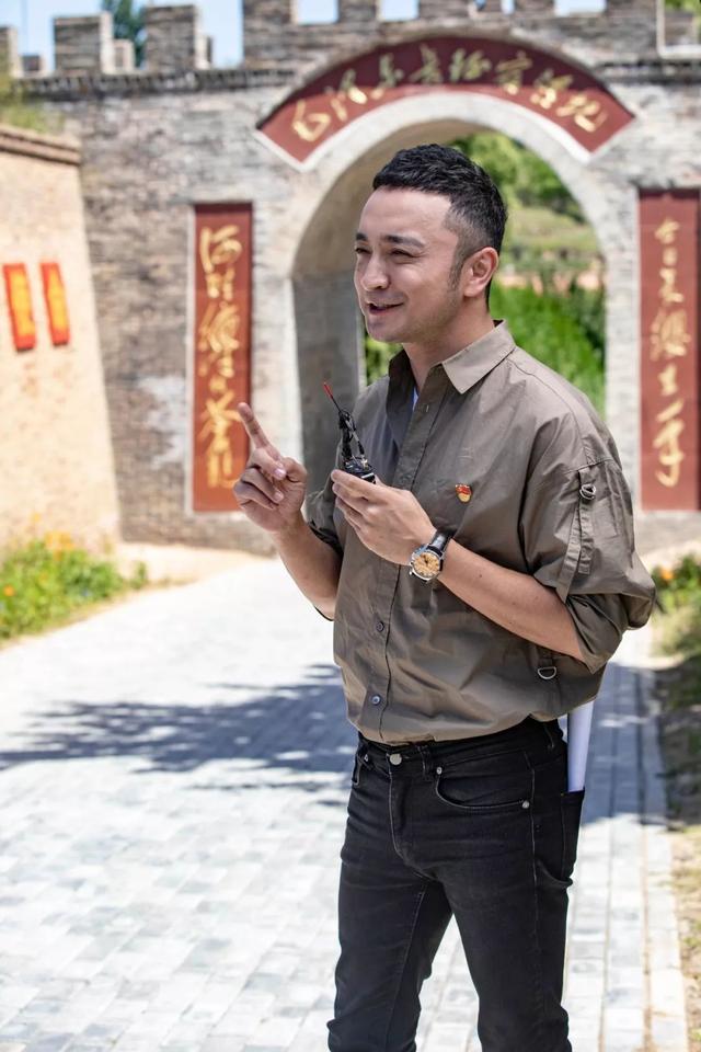 译官父亲难怪42岁尼格买提离婚无儿女冰球突破平台母亲是演员二婚重组嫁翻(图15)