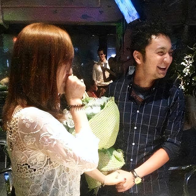 译官父亲难怪42岁尼格买提离婚无儿女冰球突破平台母亲是演员二婚重组嫁翻(图21)