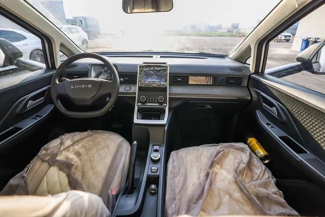 ！9月19亮相成都房车展这才是人民需要的五菱房车冰球突破豪华版手机版不到20万上绿牌还免购置税(图3)